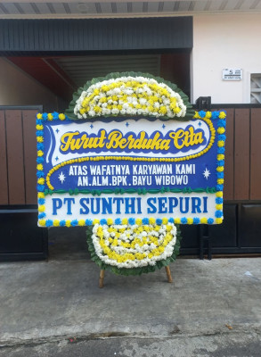 Papan Bunga Duka di Rambung Barat
