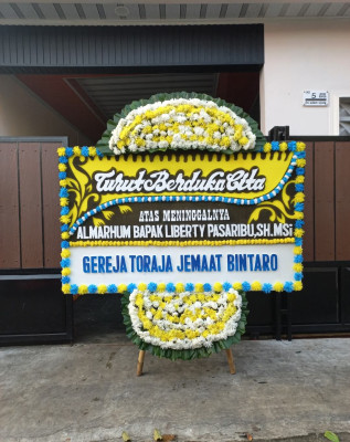 Papan Bunga Duka di Rambung Barat