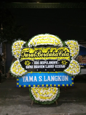 Papan Bunga Duka di Rambung Barat